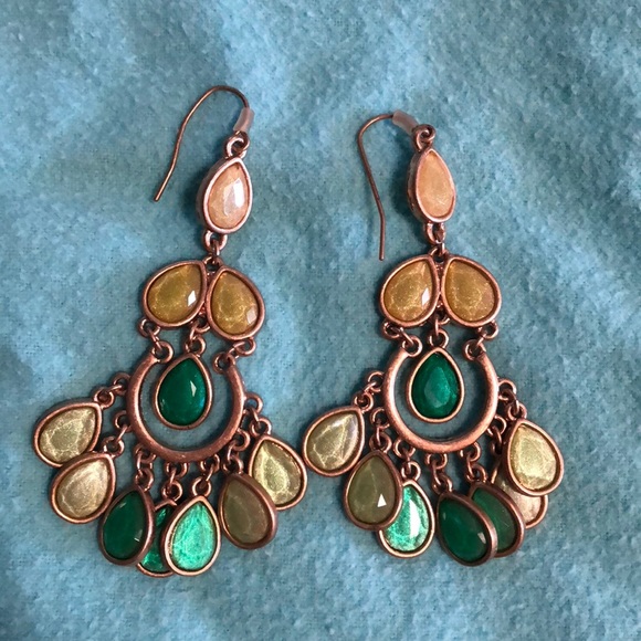 Premier Designs Jewelry - 💍🛍Green dangling gold earrings
